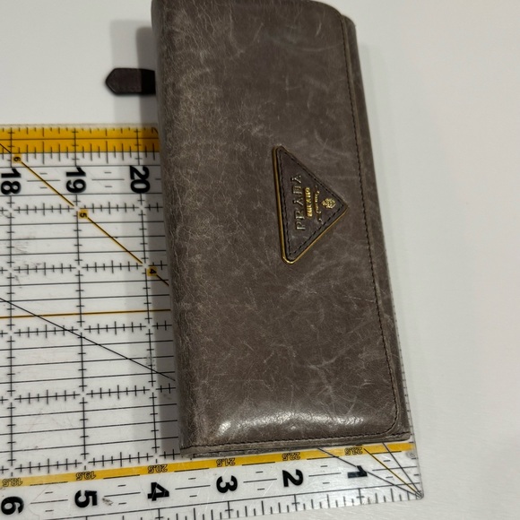 Prada distressed leather long wallet - Picture 2 of 11